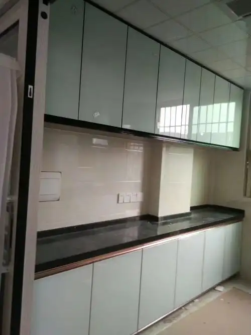 佛山厂家橱柜门批发隐边晶钢门隐边c型拉手浅金拼接钢化玻璃