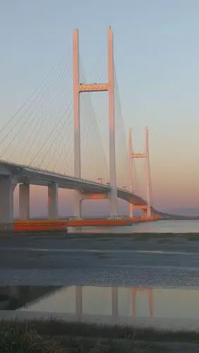 位于丹东开发区,新建的中朝跨江大桥,竣工多年,开而不通