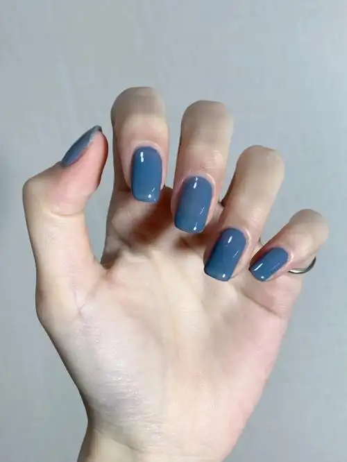 湖蓝色真的好特别优雅～当指甲里的白月光有一手!通勤也完全没压力
