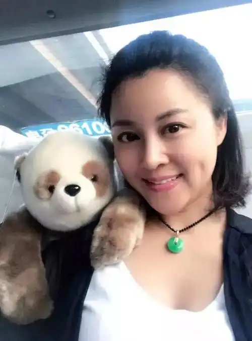 计春华去世她却被传是遗孀曾经刘芳毓就称再造谣将走法律程序