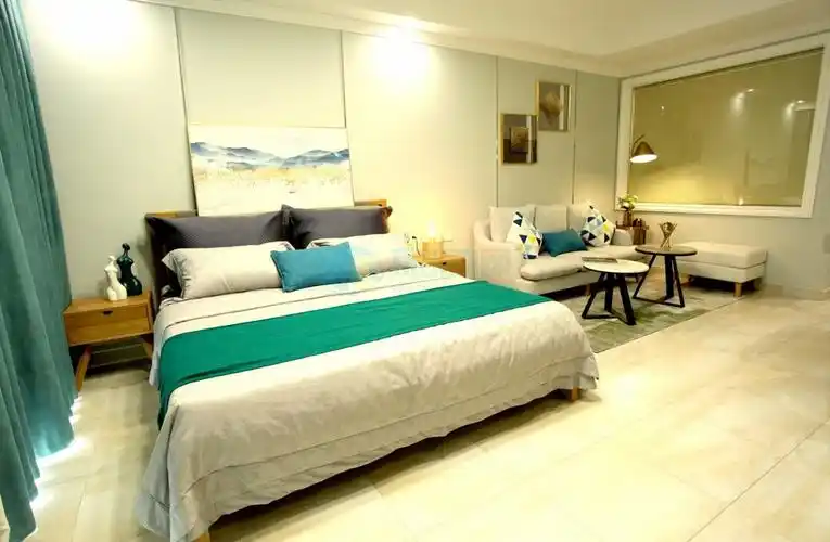 b2 (样板间实景图)b1 (装修效果图)户型效果图:项目湖海双景,周身森林