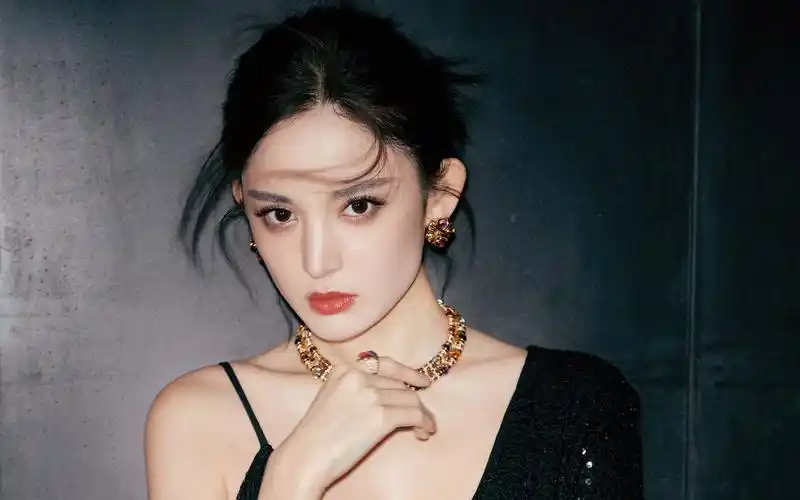 古力娜扎典雅性感高清桌面壁纸