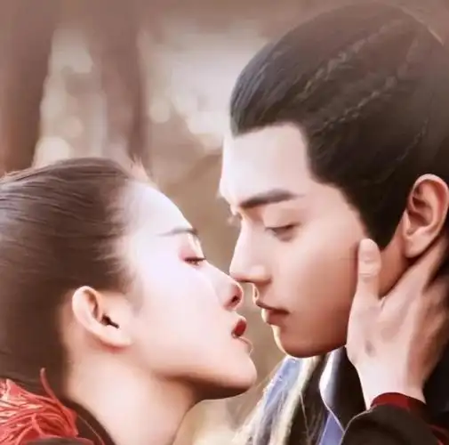 这床单事件闹得是沸沸扬扬,许凯和白鹿也没出来说个清楚.