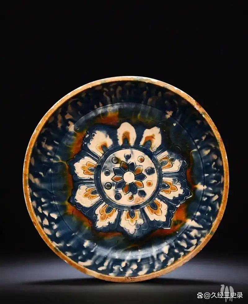 唐三彩之美:深究幽蓝胜碧空的蓝釉器鉴赏