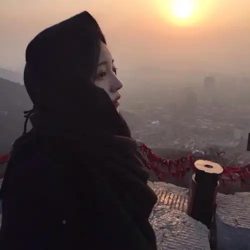 黑色衣服女生头像侧影__头像图片_扣扣乐园