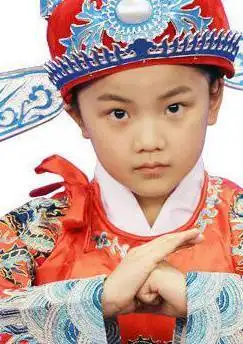 他性格憨厚老实,为人善良,在与白素贞成亲后育有一子许仕林,在生下许