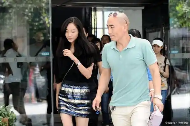 韩雪终于无法再隐藏她隐藏了十六年的秘密,众人没有想到她的丈夫竟然