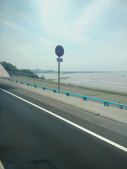 江苏省无锡市江阴市g2京沪高速靠近红豆园