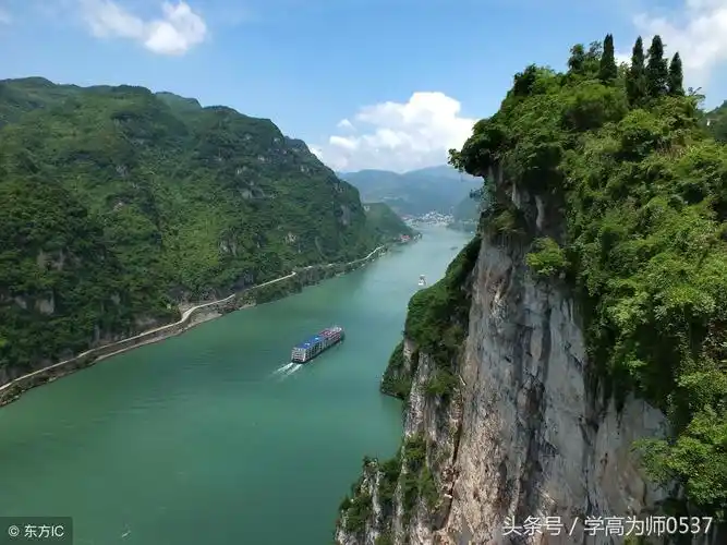 描写名山大川的诗句欣赏赞美祖国的名山大川的诗句