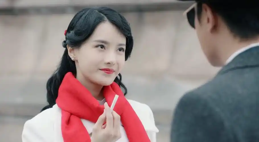 天衣无缝:贵婉一凡的红色衣饰,是有寓意的;这两个疑问无法解答