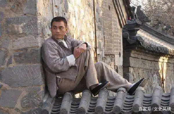 "燕子李三"会飞檐走壁?世上真有轻功吗?一条现存大腿说明一切