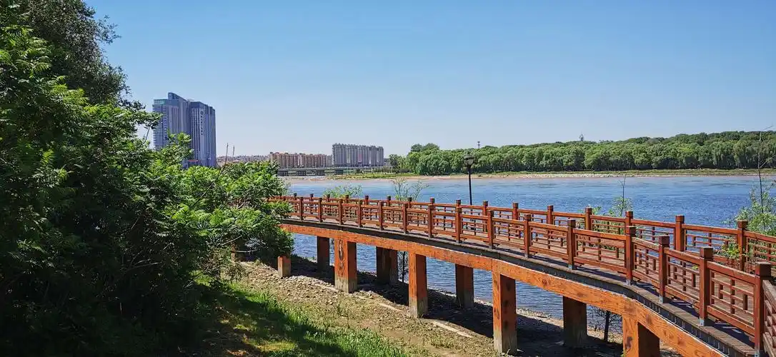 中国吉林市江滨公园美景