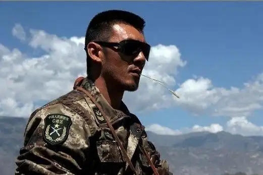 任天野,老头子追的军旅剧里看到的,刚查了查,这部剧是《特警力量》.