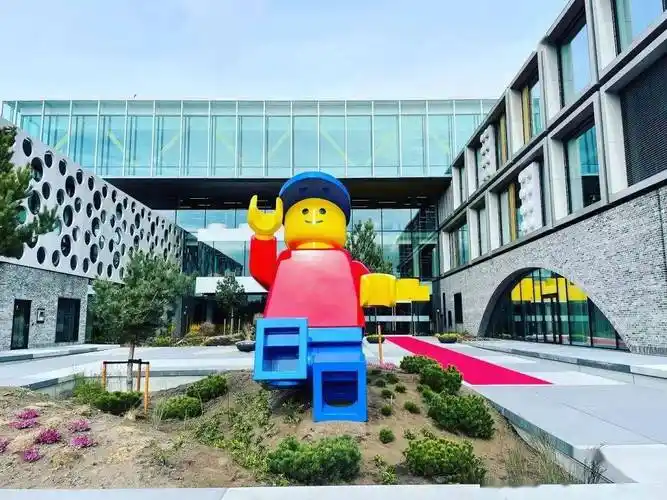 乐高丹麦新总部公开超大版乐高积木堆叠而成的大楼