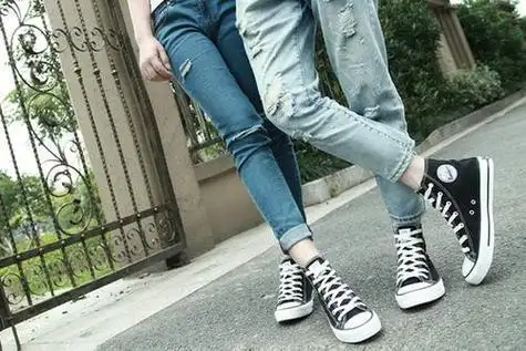 帆布鞋怎么搭配 高帮帆布鞋这样搭配你会显得很时尚