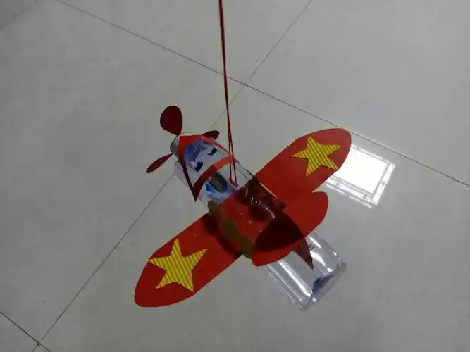 东街小学二年级8班第二课堂《做手工》