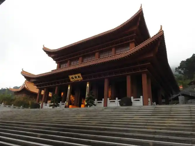 弘法寺光明殿迎香客