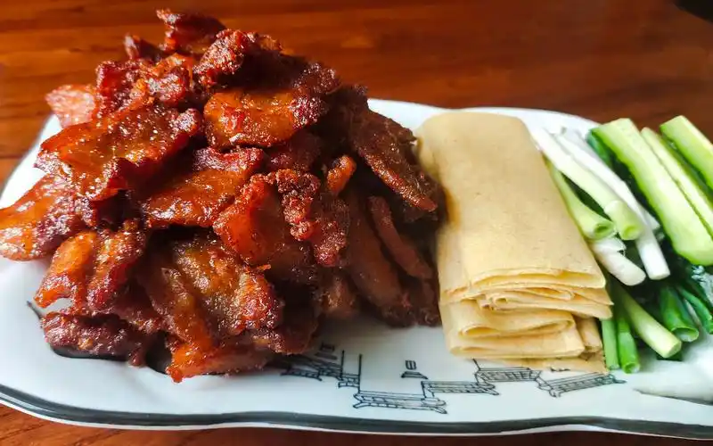 特色美食干炸五花肉,这种做法太香了,喜欢吃肉肉的可以尝尝