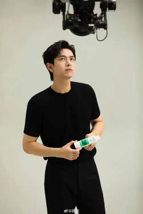 薇姿dercos品牌代言人李现