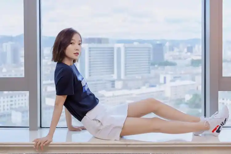 王珞丹的感情故事,有过一段短暂的婚史?(感情线乱最后和圈外男人定情)