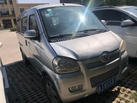 车牌号为豫jb5587北京牌小型面包车