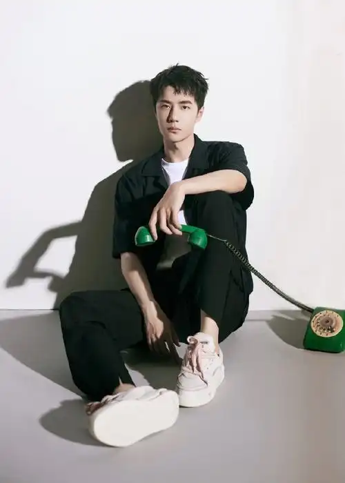 安利王一博#wyb#王一博的考古日常#    早上好宝贝王一博,在整理照片