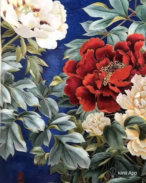 传统苏绣团扇,来自国内的刺绣大神@suusilk (ins),虽然技法,图案和