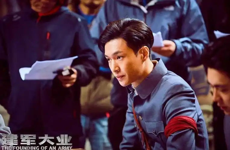 张艺兴迎来30岁生日感慨进入三开头的年纪发文感恩身边人和事