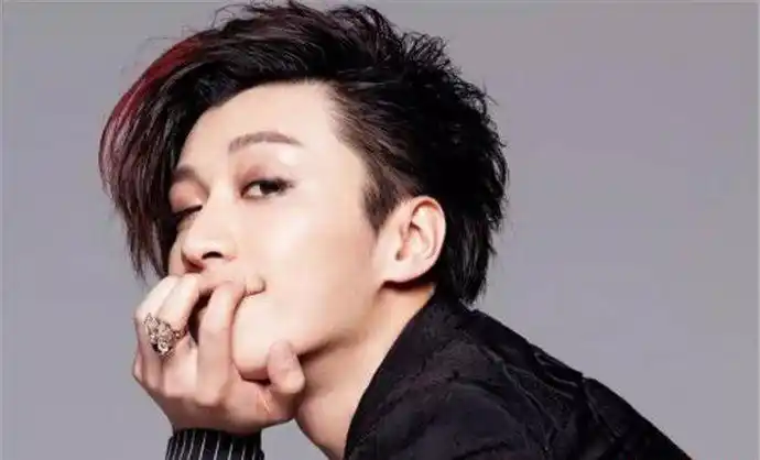 任桥梁的胳膊为什么被砍乔任梁真的被卸胳膊了吗谁害的