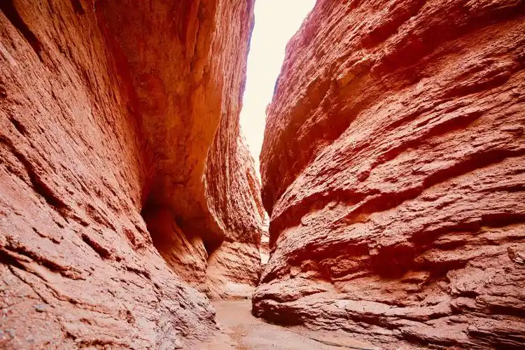 天山红色大峡谷