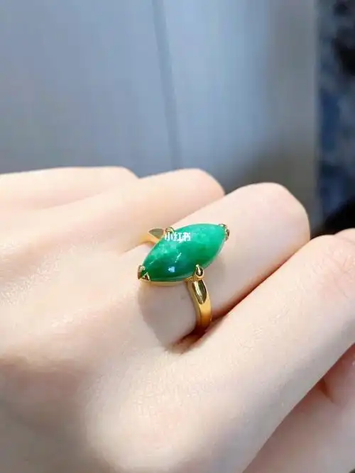 18k金镶清代冰糯满绿阳绿翡翠马眼双尖戒指 经典复古戒指 颜色太美了