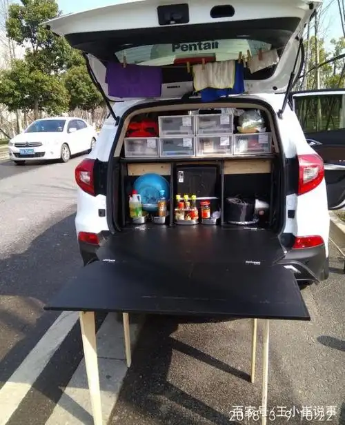 适合普遍suv的翻板式移动橱柜方案,解决了车上做饭的问题