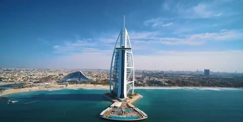 迪拜豪华旅游指南五:帆船酒店的独特之旅_建筑_费用_餐厅