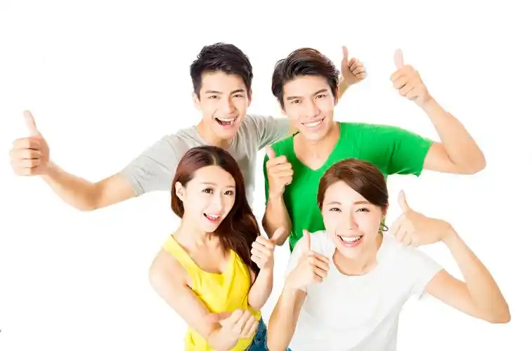 快乐年轻组合竖起大拇指点赞加油开心幸福团队点赞手势