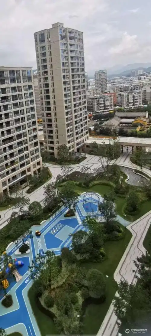 海湖府就丫这点破绿化,公共设施.