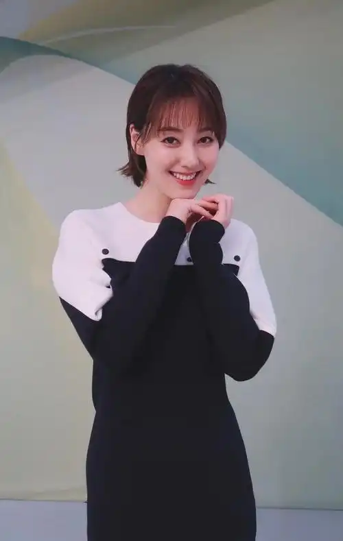 受李咏提携却被央视退回后深陷情感丑闻主持人王冠无奈退场