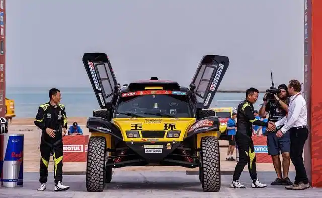 中国赛车迎来新时代!"车王"打破纪录,环境险恶,一般人不敢玩