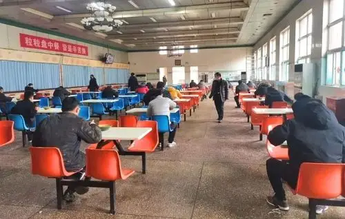 职工食堂吃出了考试的感觉
