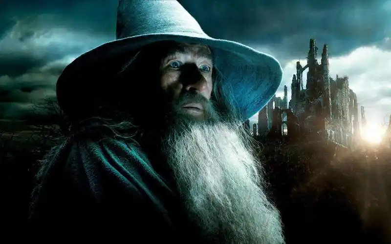 史诗级影片指环王一魔戒再现看男主是如何走出从黑铁迈向王者的第一步