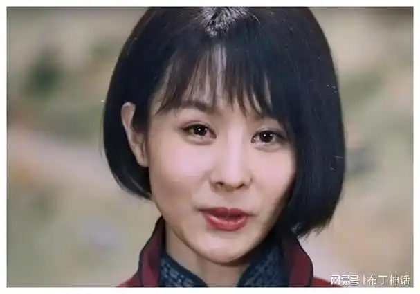 "小脸大眼小红唇"而一部名为《家国恩仇记》的抗日剧,更是颠覆了历史