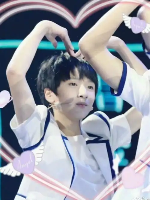 谁还没看过严浩翔比心合集从小到大都很会