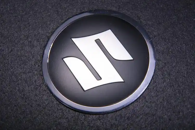 suzuki 3d s字标志