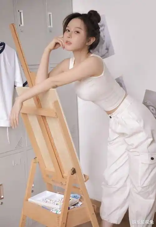 原创七十二家房客伍姑娘饰演者何雨桐一心演好戏其实她很宅