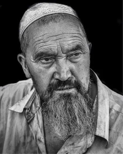 写美篇 在西域的少数民族居住区,上年纪的男人们都爱留胡子