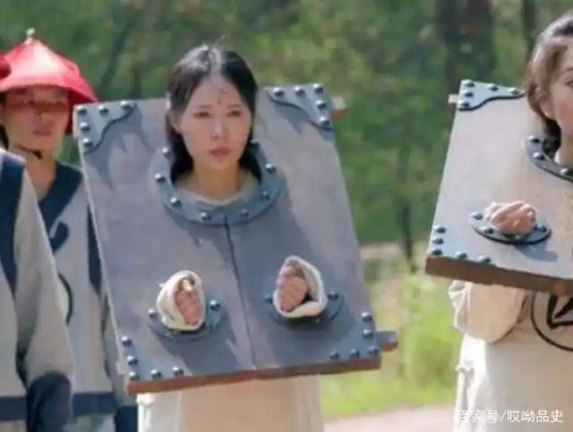 女囚被押解剧照