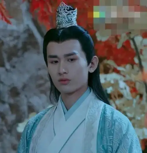 2016年成毅出演《青云志》中林惊羽一角开始走进大众视野.