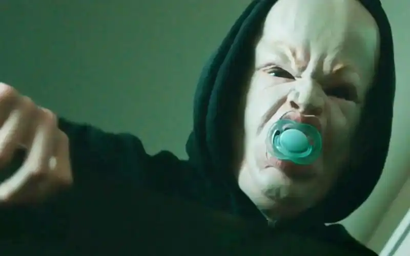 恐怖短片厕所隔间留下了心理阴影