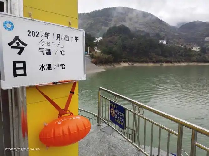 向风雨无阻的冬泳勇士学习!919191