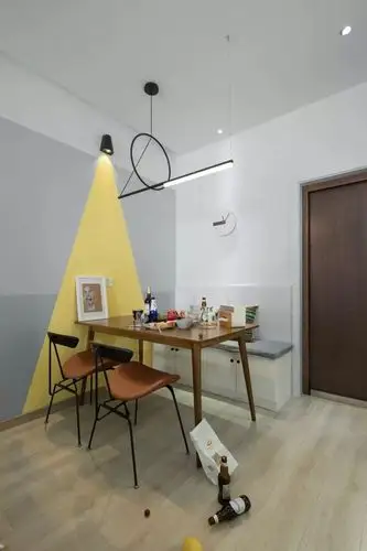 65平简约风二居室,拼色墙,够创意!