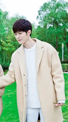 [陈学冬][新闻]170617 傅小司暖系剧照九宫格 帅气校草温暖你的世界